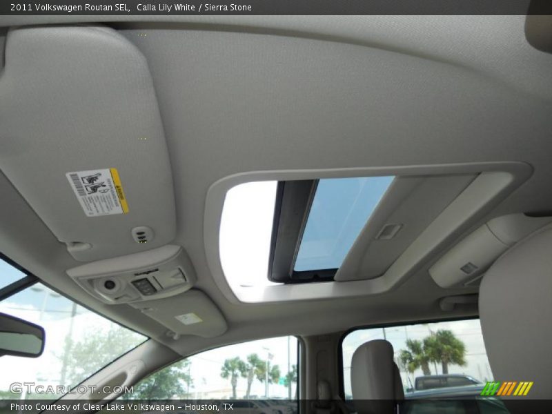 Calla Lily White / Sierra Stone 2011 Volkswagen Routan SEL