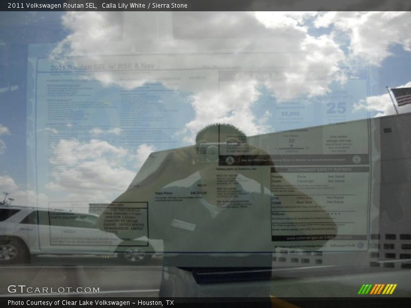 Calla Lily White / Sierra Stone 2011 Volkswagen Routan SEL