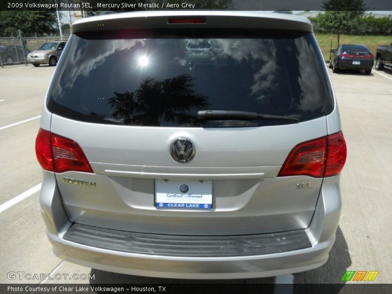 Mercury Sliver Metallic / Aero Grey 2009 Volkswagen Routan SEL