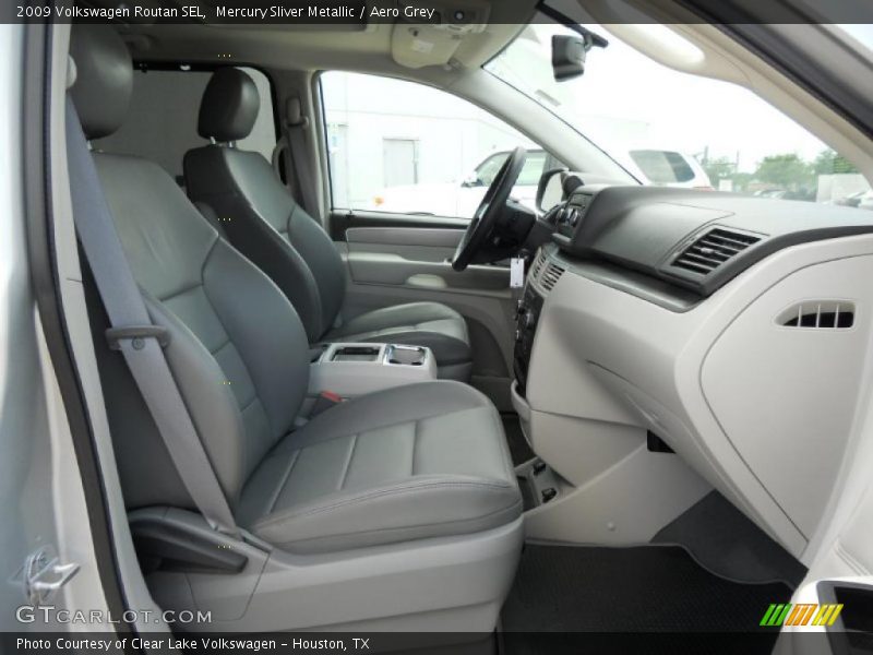  2009 Routan SEL Aero Grey Interior
