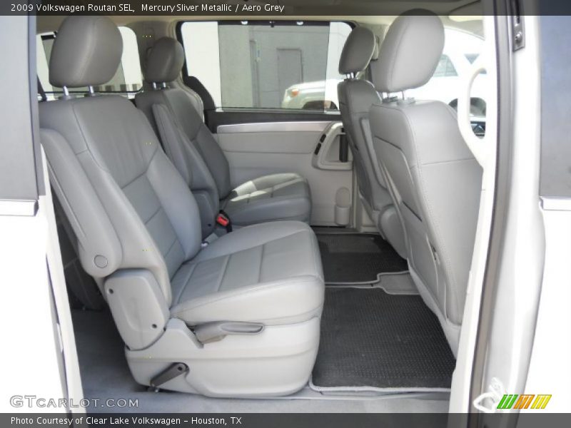  2009 Routan SEL Aero Grey Interior