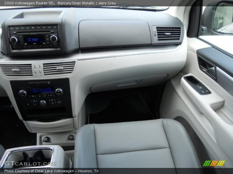 Mercury Sliver Metallic / Aero Grey 2009 Volkswagen Routan SEL