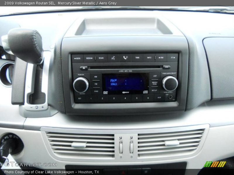 Controls of 2009 Routan SEL