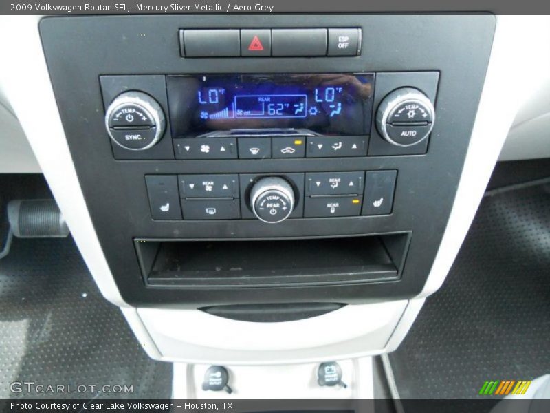 Mercury Sliver Metallic / Aero Grey 2009 Volkswagen Routan SEL