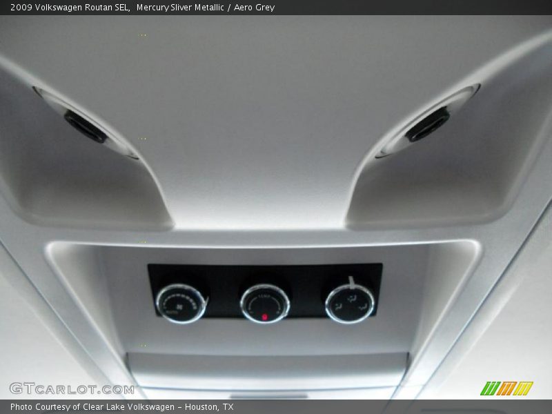 Mercury Sliver Metallic / Aero Grey 2009 Volkswagen Routan SEL