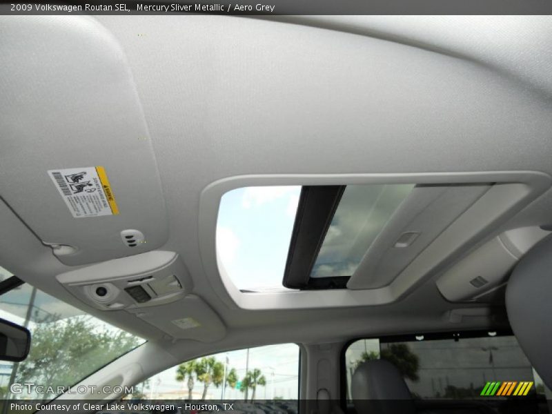 Mercury Sliver Metallic / Aero Grey 2009 Volkswagen Routan SEL