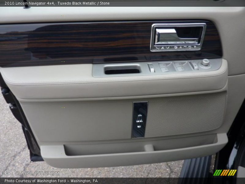 Tuxedo Black Metallic / Stone 2010 Lincoln Navigator 4x4