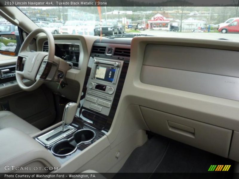 Tuxedo Black Metallic / Stone 2010 Lincoln Navigator 4x4