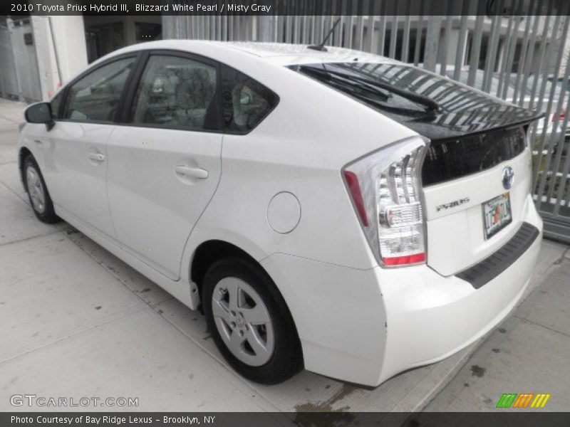 Blizzard White Pearl / Misty Gray 2010 Toyota Prius Hybrid III