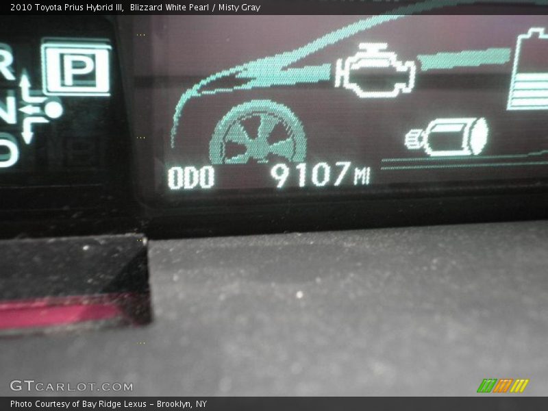 Blizzard White Pearl / Misty Gray 2010 Toyota Prius Hybrid III