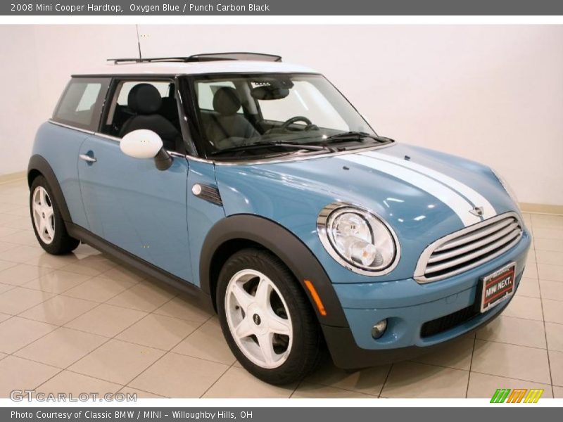 Front 3/4 View of 2008 Cooper Hardtop