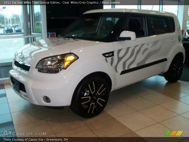 Clear White/Grey Graphics / Black Leather 2011 Kia Soul White Tiger Special Edition