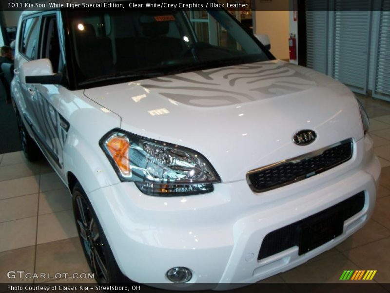 Clear White/Grey Graphics / Black Leather 2011 Kia Soul White Tiger Special Edition