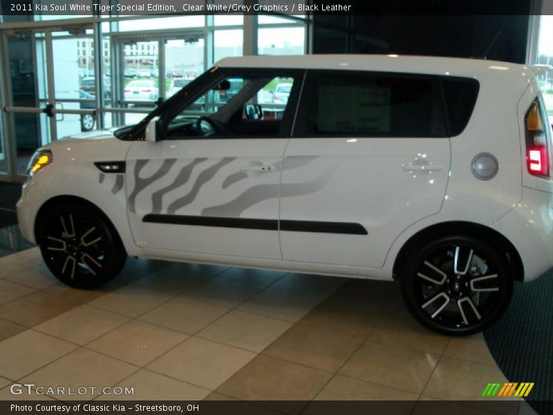 Clear White/Grey Graphics / Black Leather 2011 Kia Soul White Tiger Special Edition