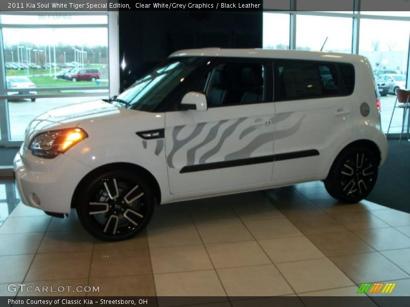 Clear White/Grey Graphics / Black Leather 2011 Kia Soul White Tiger Special Edition