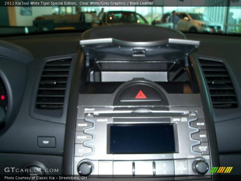 Clear White/Grey Graphics / Black Leather 2011 Kia Soul White Tiger Special Edition