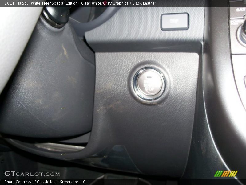 Clear White/Grey Graphics / Black Leather 2011 Kia Soul White Tiger Special Edition