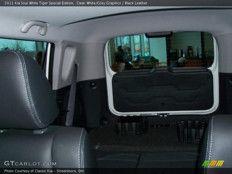 Clear White/Grey Graphics / Black Leather 2011 Kia Soul White Tiger Special Edition