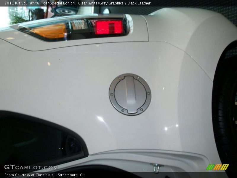 Clear White/Grey Graphics / Black Leather 2011 Kia Soul White Tiger Special Edition