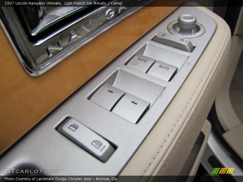 Controls of 2007 Navigator Ultimate