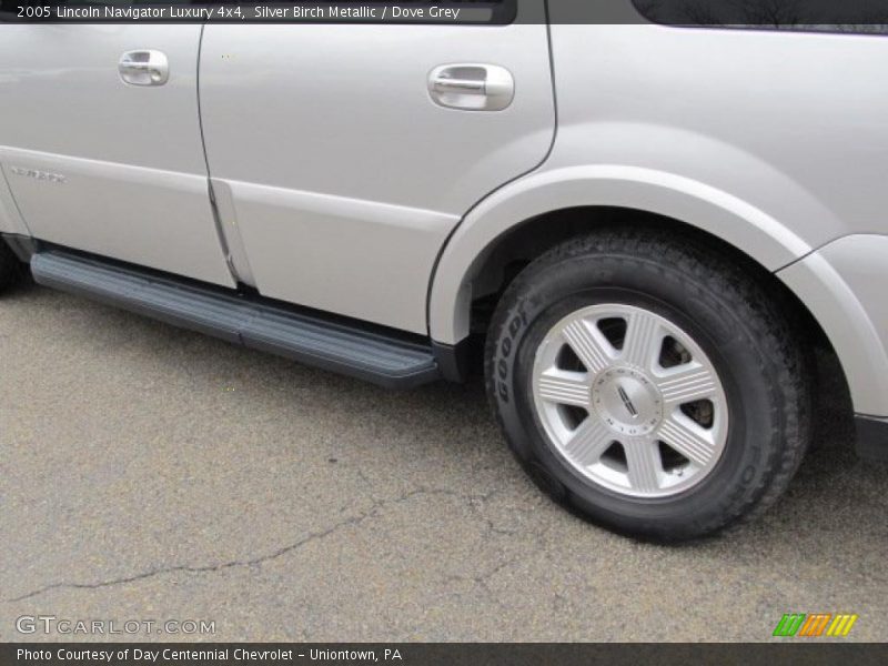 Silver Birch Metallic / Dove Grey 2005 Lincoln Navigator Luxury 4x4