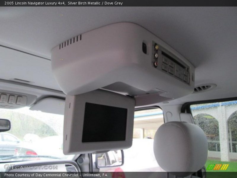 Silver Birch Metallic / Dove Grey 2005 Lincoln Navigator Luxury 4x4