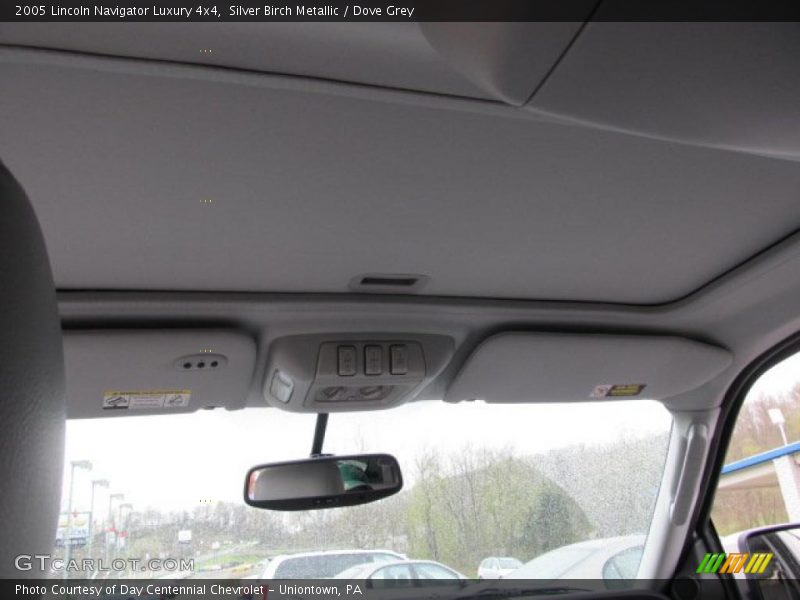 Silver Birch Metallic / Dove Grey 2005 Lincoln Navigator Luxury 4x4