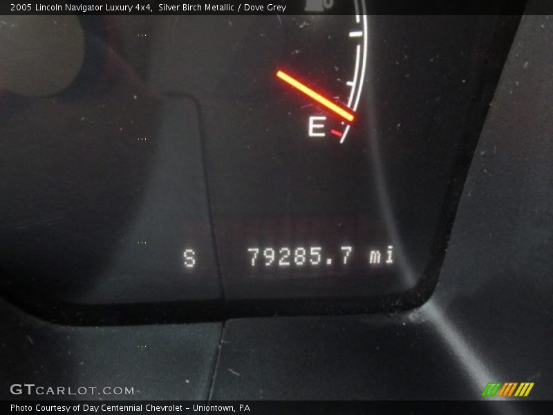 Silver Birch Metallic / Dove Grey 2005 Lincoln Navigator Luxury 4x4