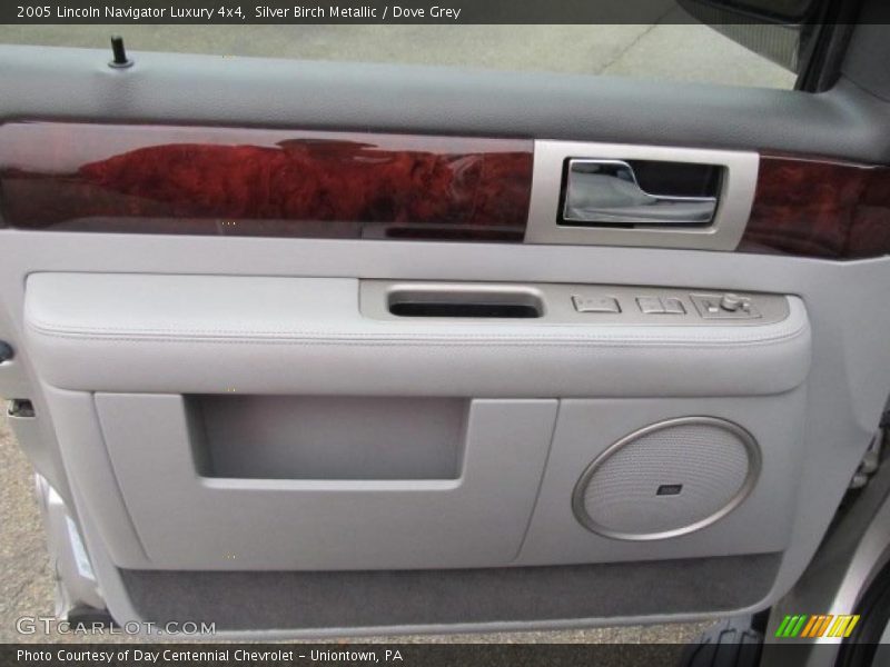 Silver Birch Metallic / Dove Grey 2005 Lincoln Navigator Luxury 4x4