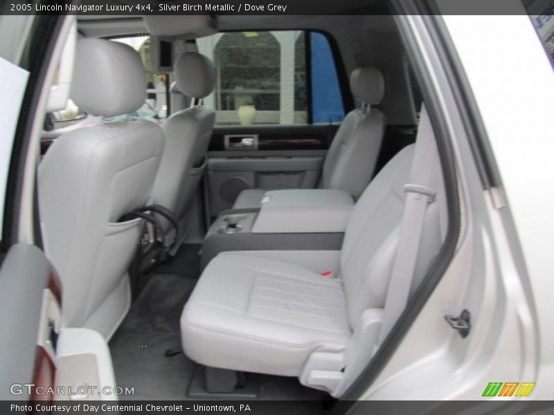 Silver Birch Metallic / Dove Grey 2005 Lincoln Navigator Luxury 4x4
