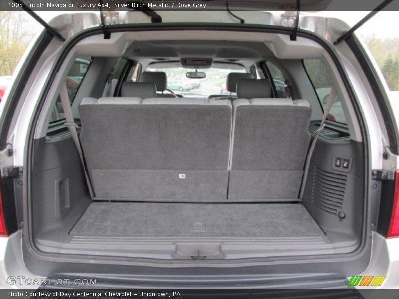 Silver Birch Metallic / Dove Grey 2005 Lincoln Navigator Luxury 4x4