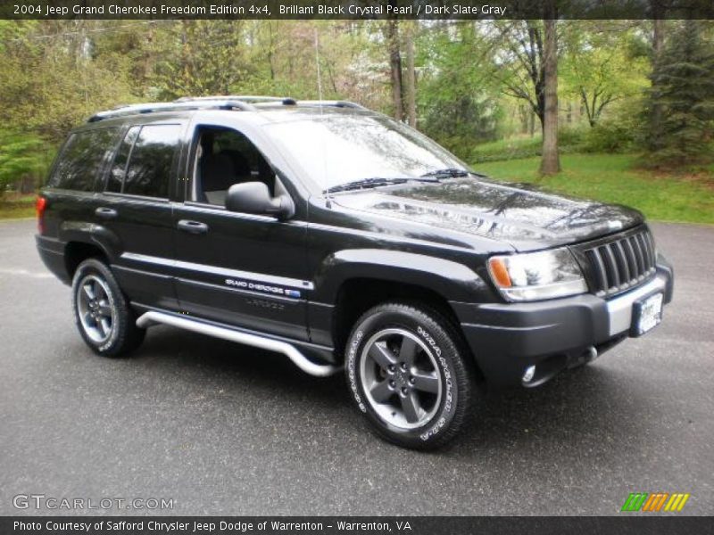Front 3/4 View of 2004 Grand Cherokee Freedom Edition 4x4