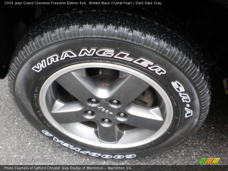 Brillant Black Crystal Pearl / Dark Slate Gray 2004 Jeep Grand Cherokee Freedom Edition 4x4
