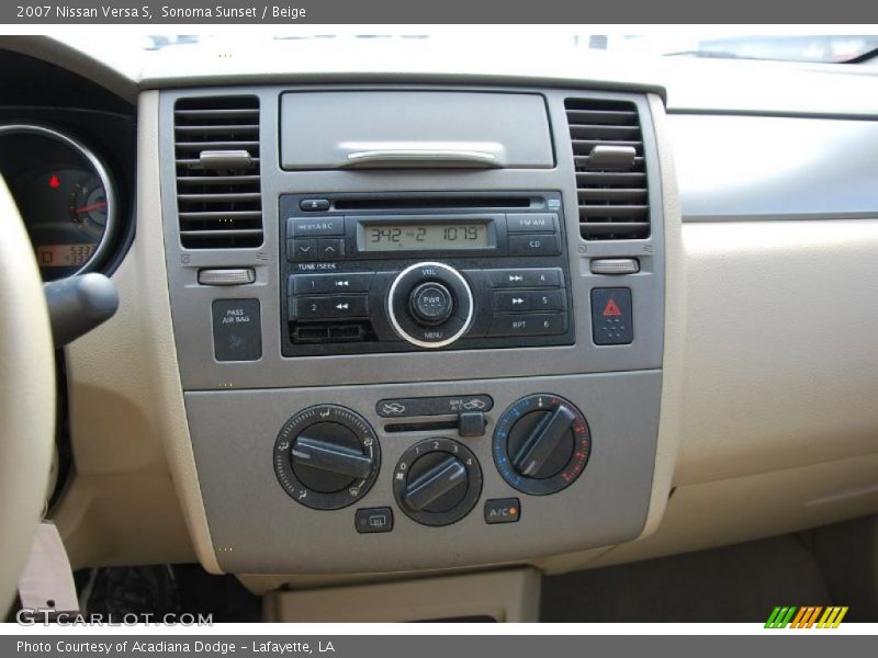 Sonoma Sunset / Beige 2007 Nissan Versa S