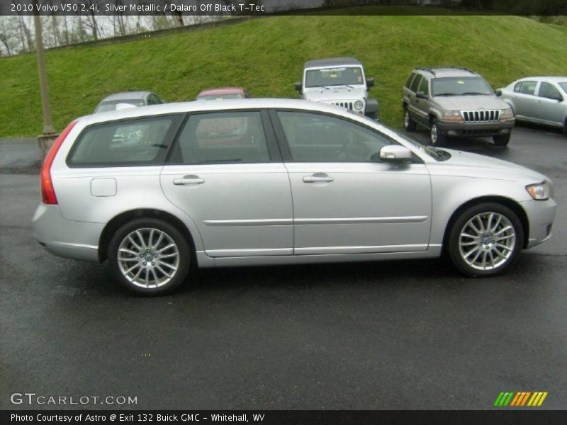 Silver Metallic / Dalaro Off Black T-Tec 2010 Volvo V50 2.4i