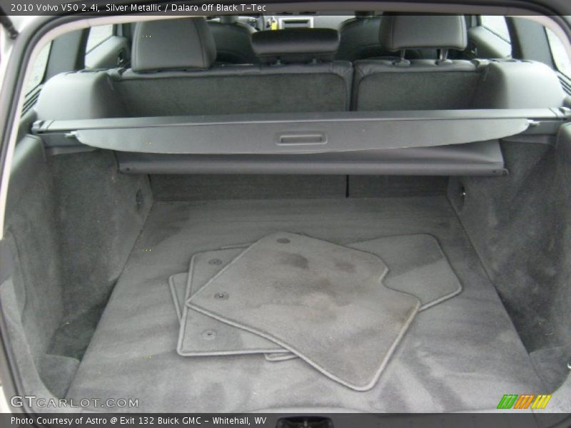 Silver Metallic / Dalaro Off Black T-Tec 2010 Volvo V50 2.4i