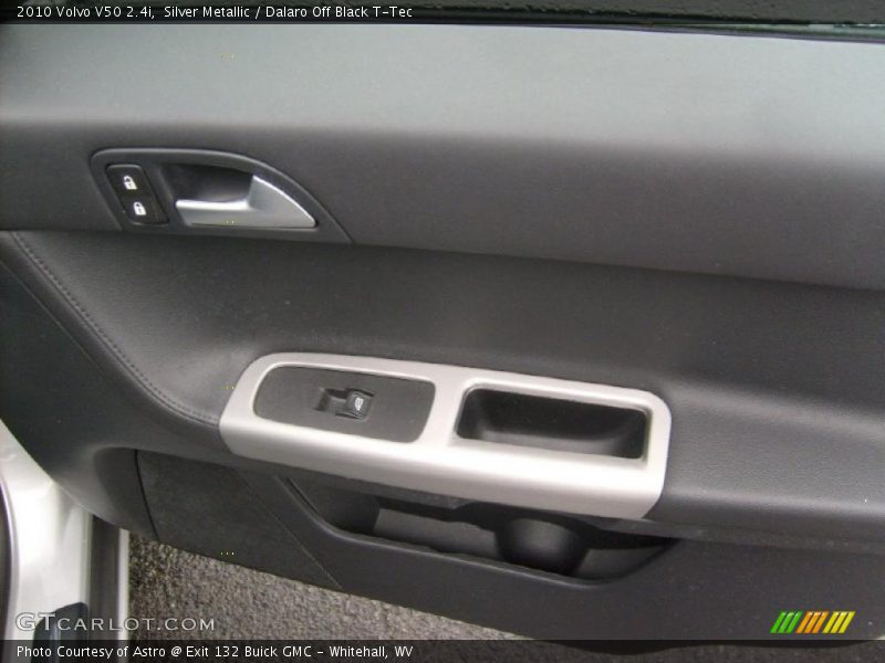 Silver Metallic / Dalaro Off Black T-Tec 2010 Volvo V50 2.4i