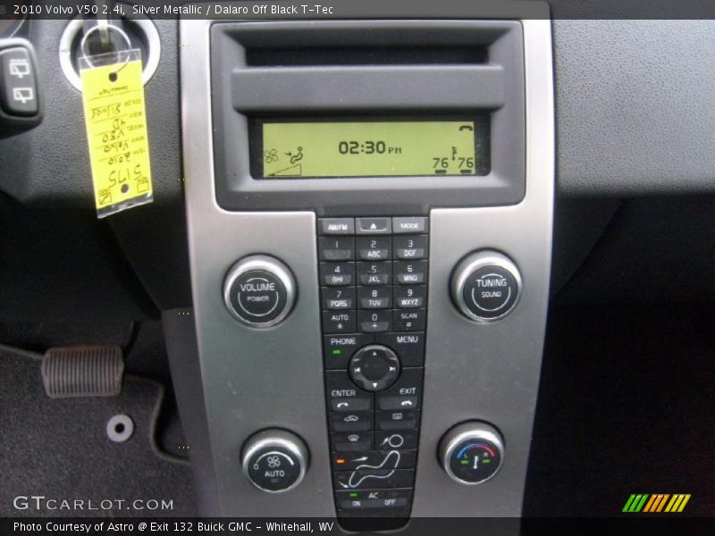 Silver Metallic / Dalaro Off Black T-Tec 2010 Volvo V50 2.4i