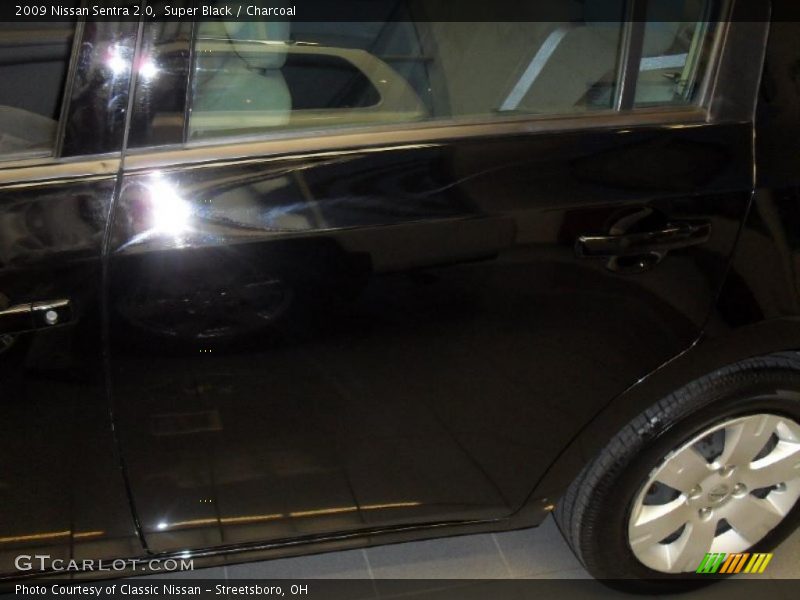 Super Black / Charcoal 2009 Nissan Sentra 2.0