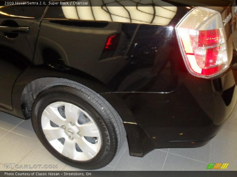 Super Black / Charcoal 2009 Nissan Sentra 2.0