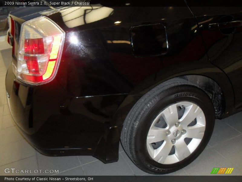 Super Black / Charcoal 2009 Nissan Sentra 2.0