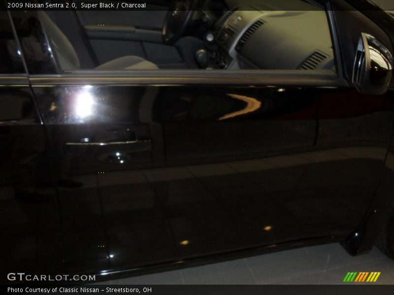 Super Black / Charcoal 2009 Nissan Sentra 2.0