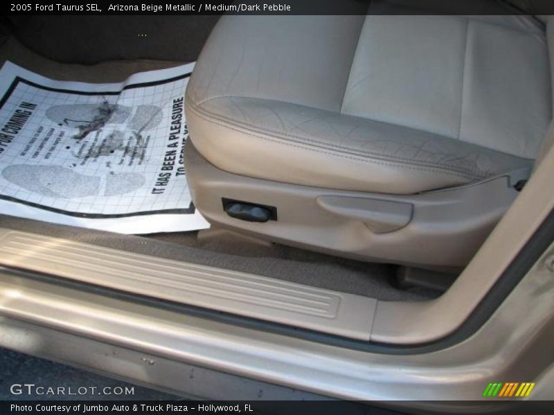 Arizona Beige Metallic / Medium/Dark Pebble 2005 Ford Taurus SEL