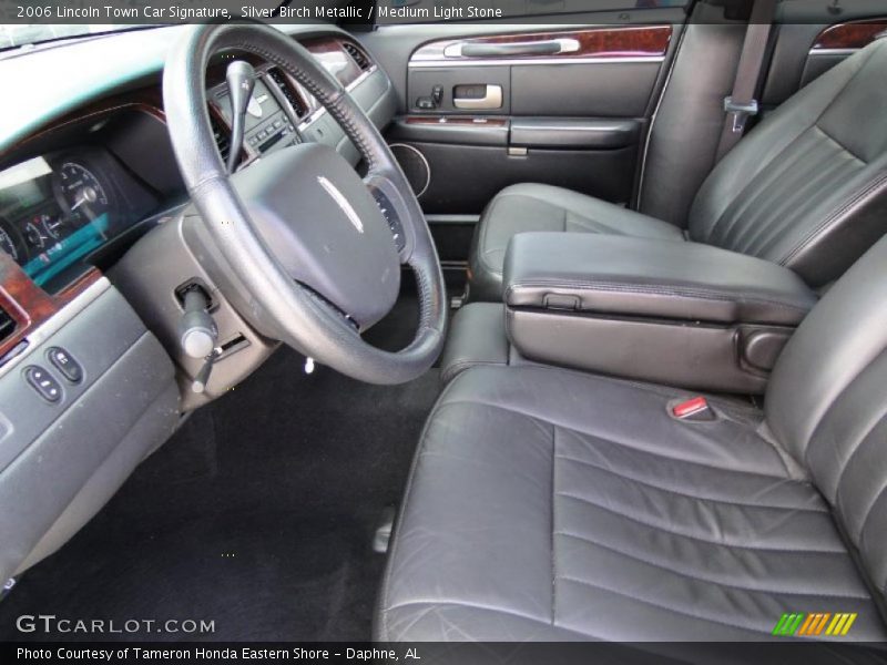  2006 Town Car Signature Medium Light Stone Interior