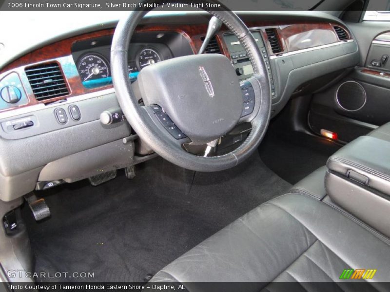  2006 Town Car Signature Medium Light Stone Interior