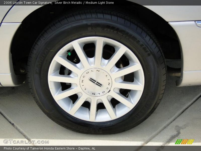  2006 Town Car Signature Wheel