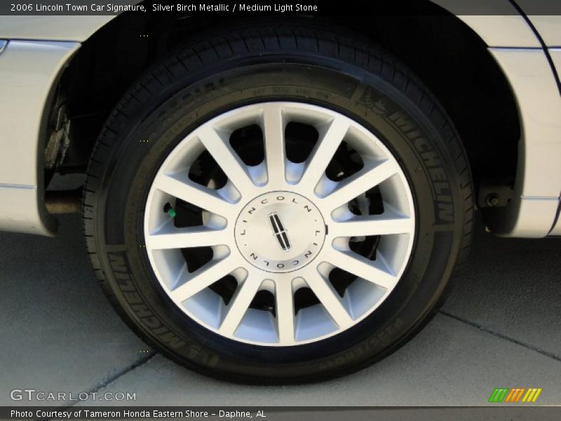  2006 Town Car Signature Wheel