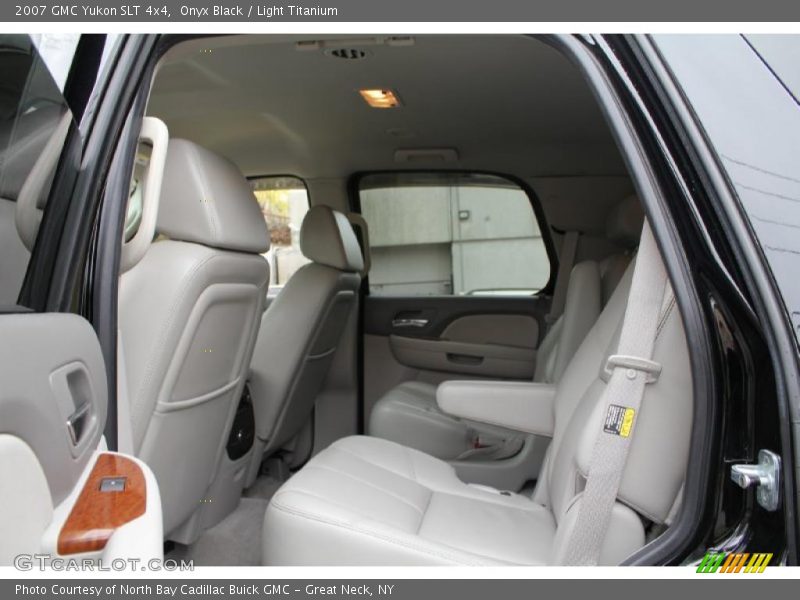  2007 Yukon SLT 4x4 Light Titanium Interior