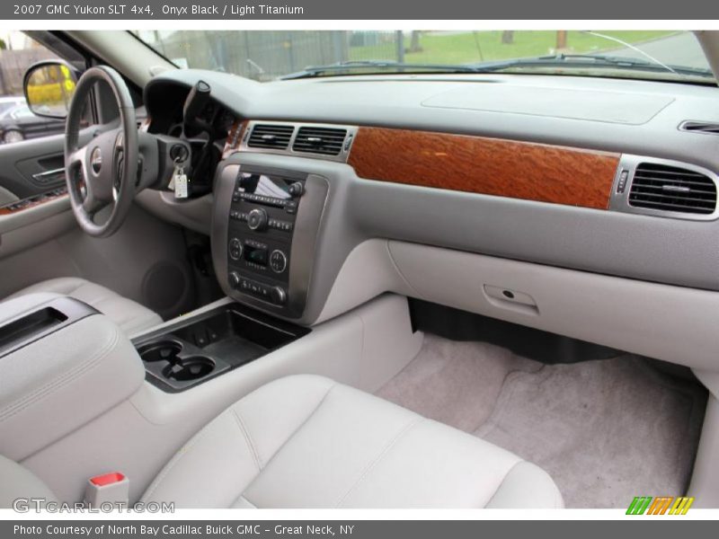 Dashboard of 2007 Yukon SLT 4x4