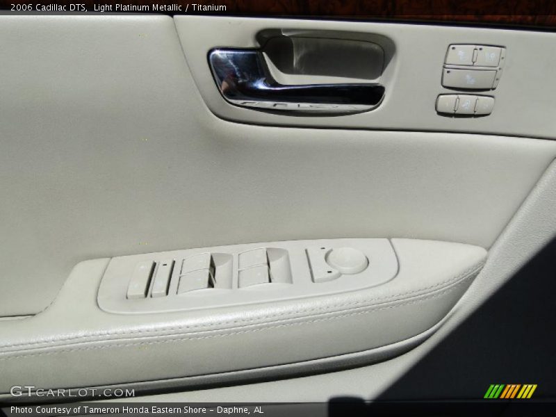 Light Platinum Metallic / Titanium 2006 Cadillac DTS